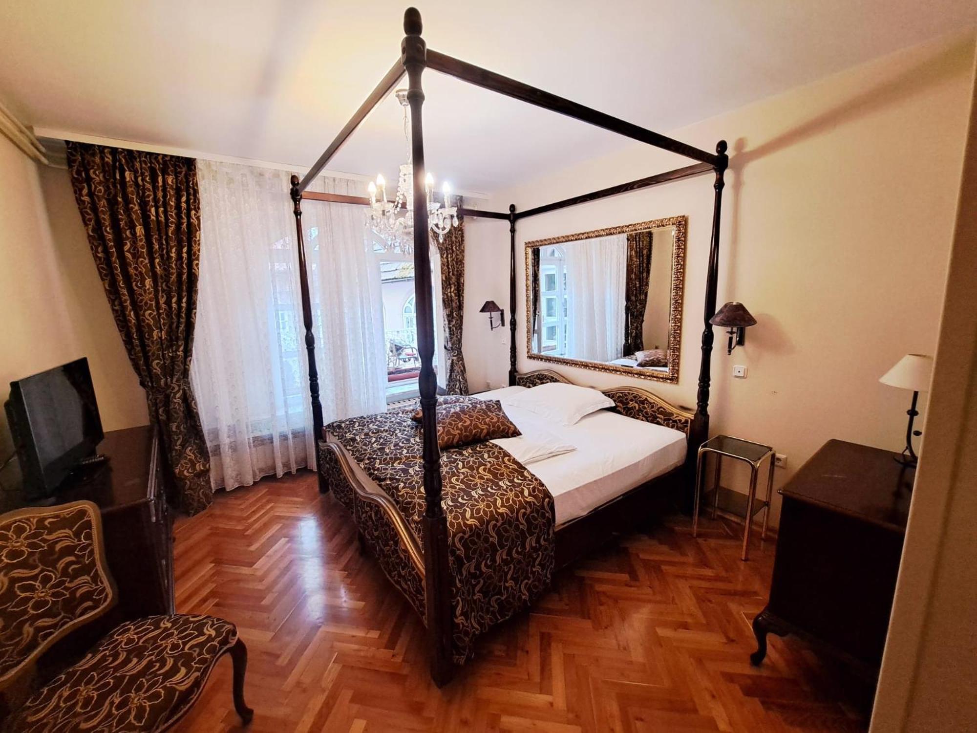 Hotel Livadic Самобор Экстерьер фото