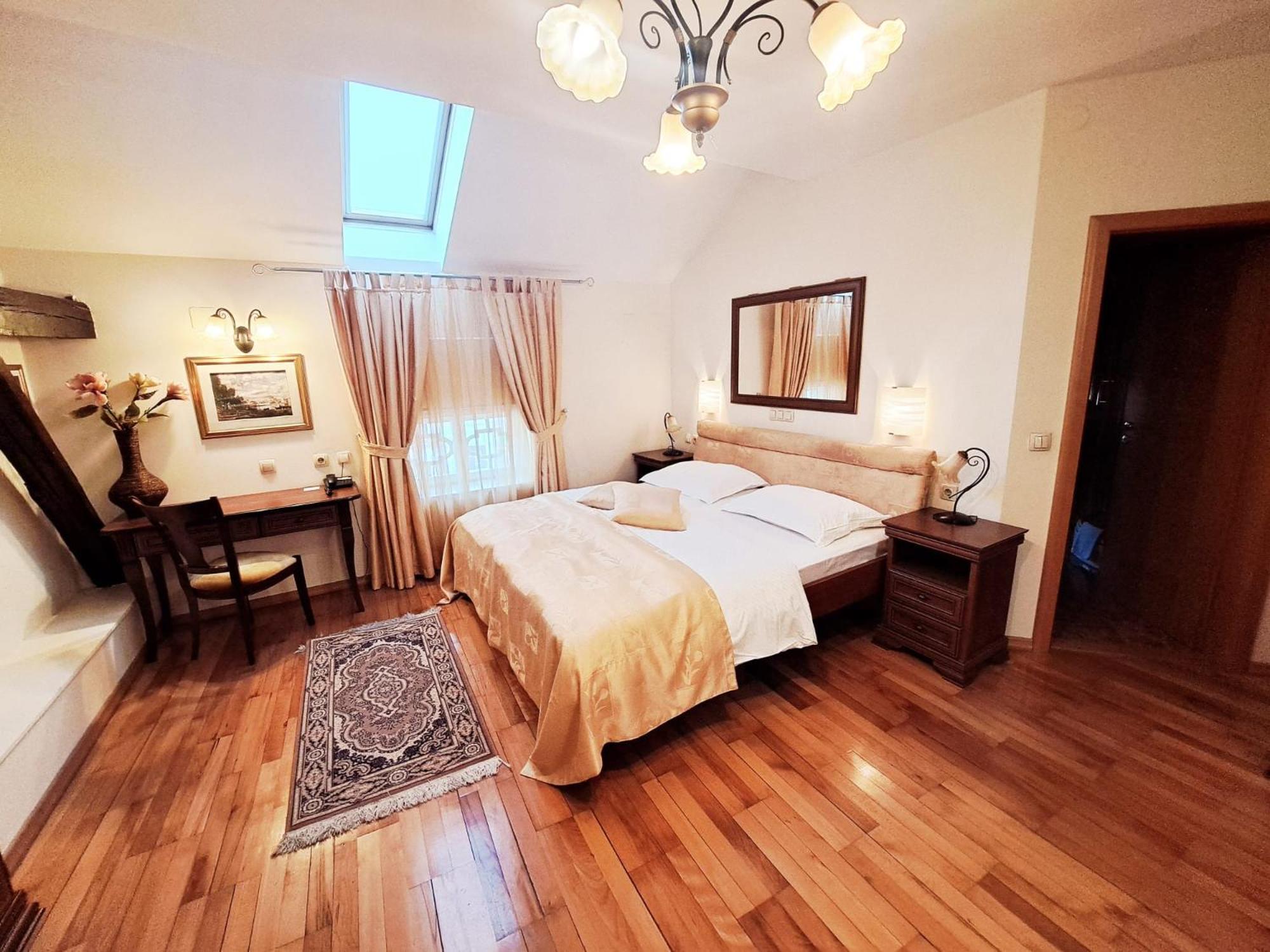 Hotel Livadic Самобор Экстерьер фото