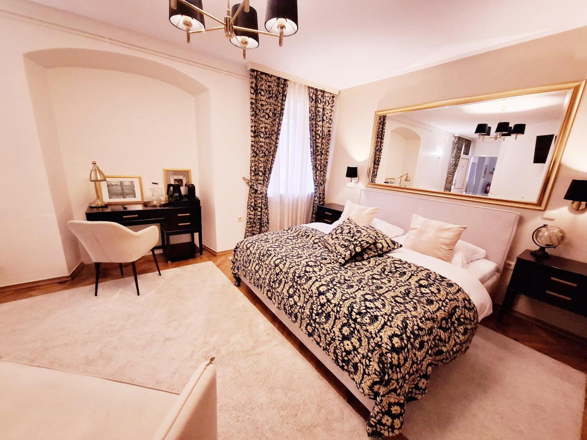 Hotel Livadic Самобор Экстерьер фото