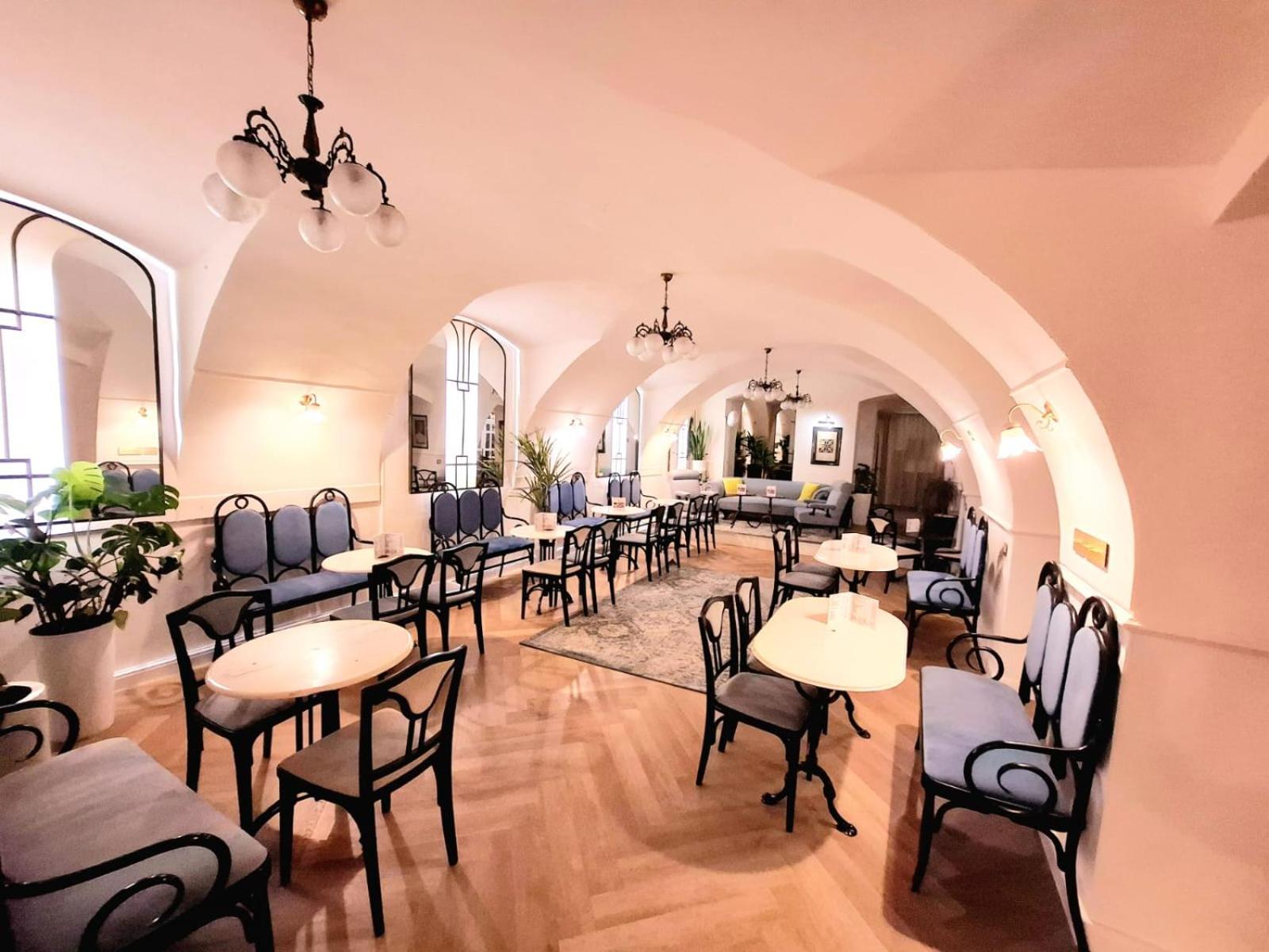 Hotel Livadic Самобор Экстерьер фото