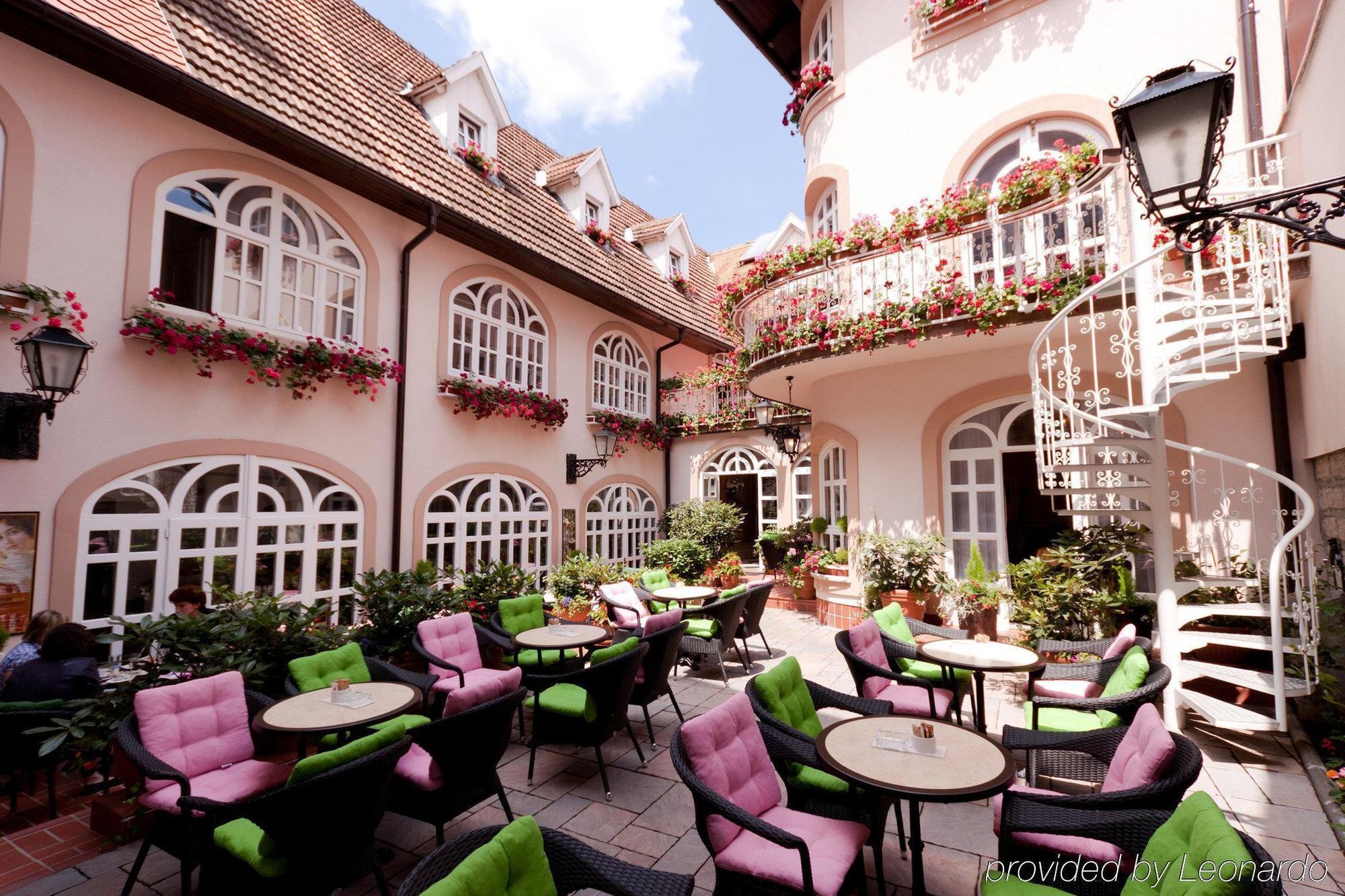 Hotel Livadic Самобор Экстерьер фото